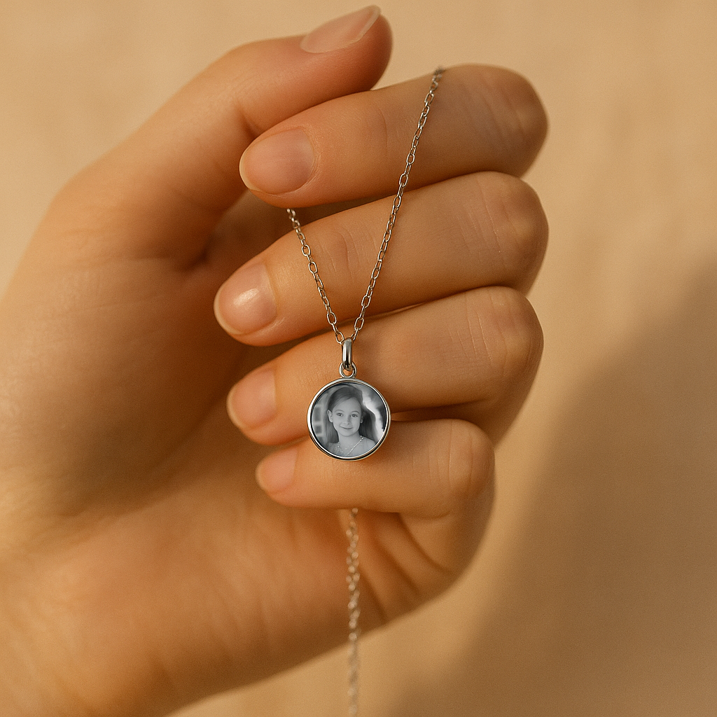 Collier Photo Argenté – Discrétion & Élégance