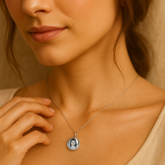 Collier Photo Argenté – Discrétion & Élégance