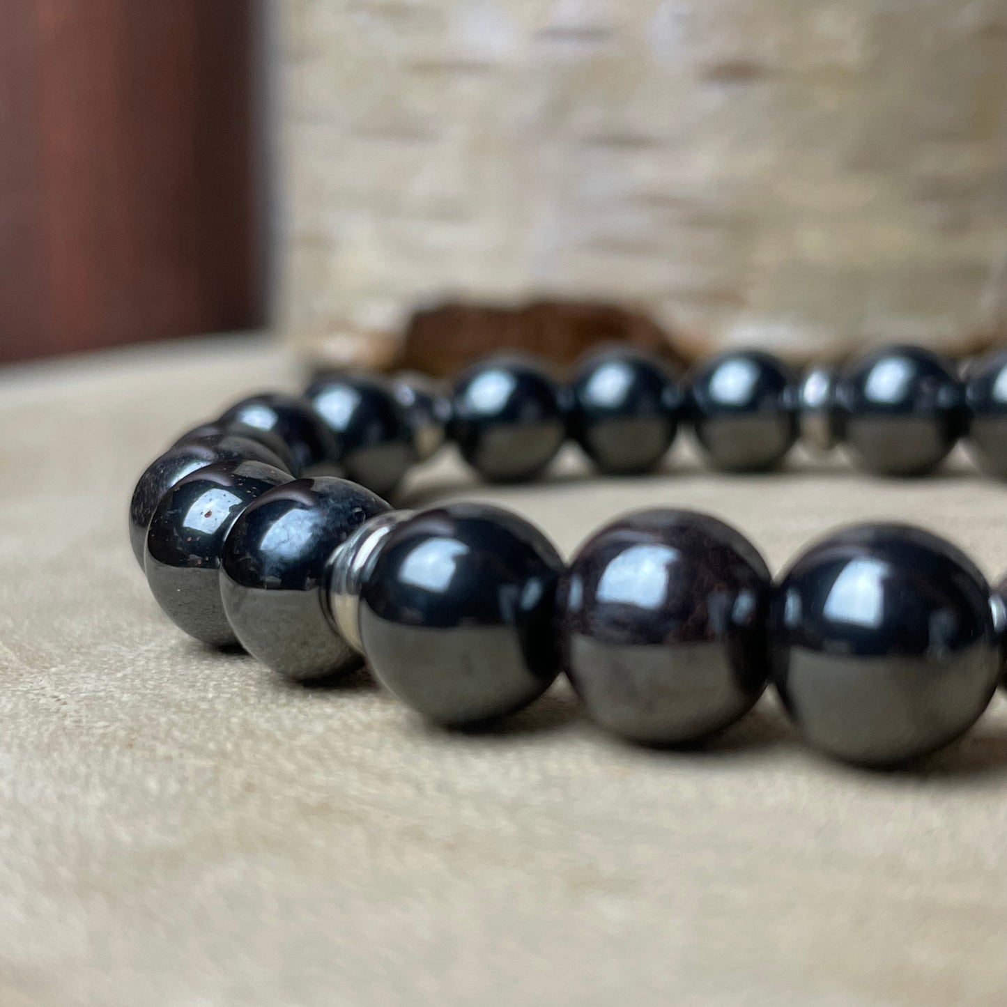 Bracelet personnalisé en Hématite naturelle – Médaillon photo 12 mm | Terre d’Acier 2
