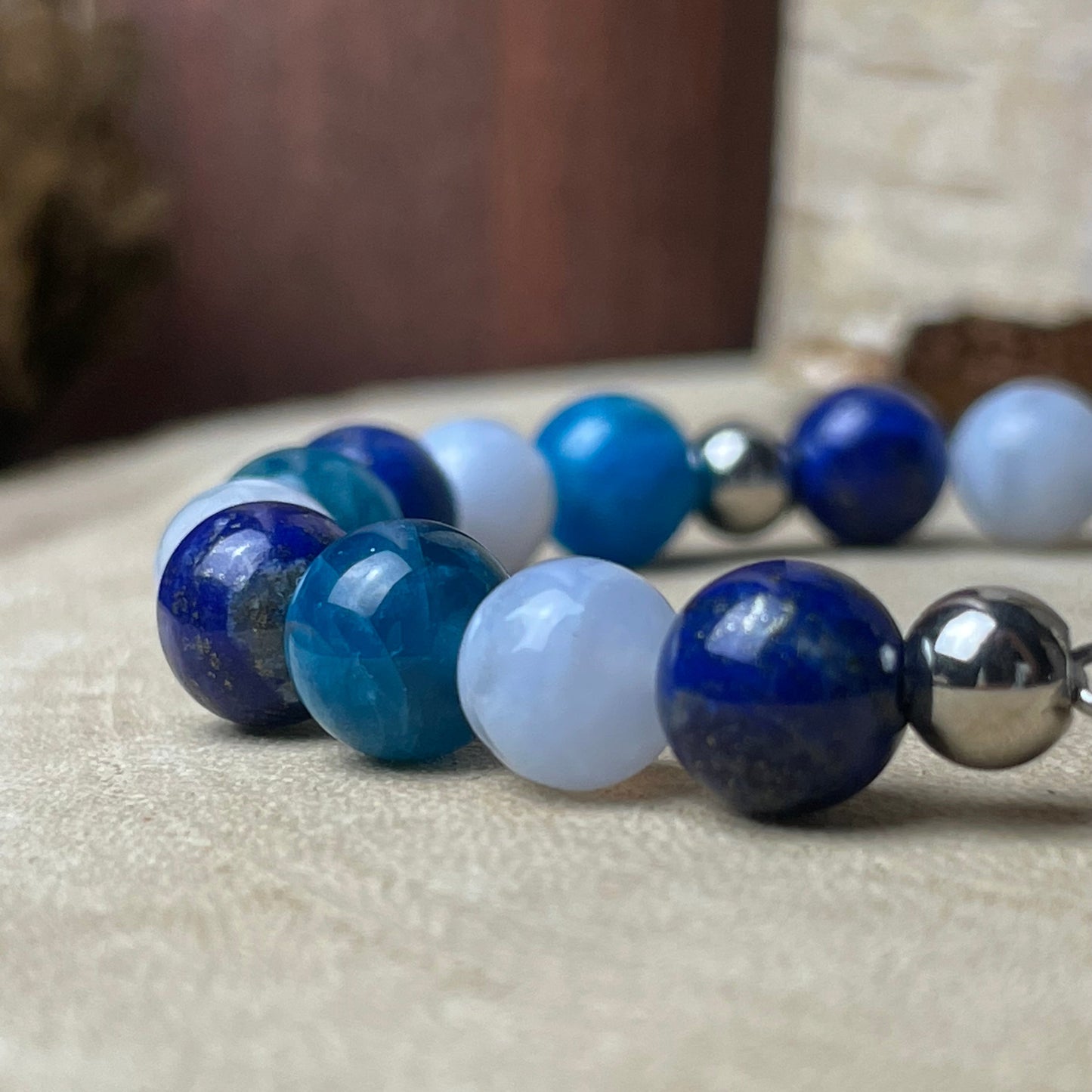 Bracelet personnalisé en Calcédoine, Apatite & Lapis-Lazuli – Médaillon photo 12 mm | Harmonie Bleue