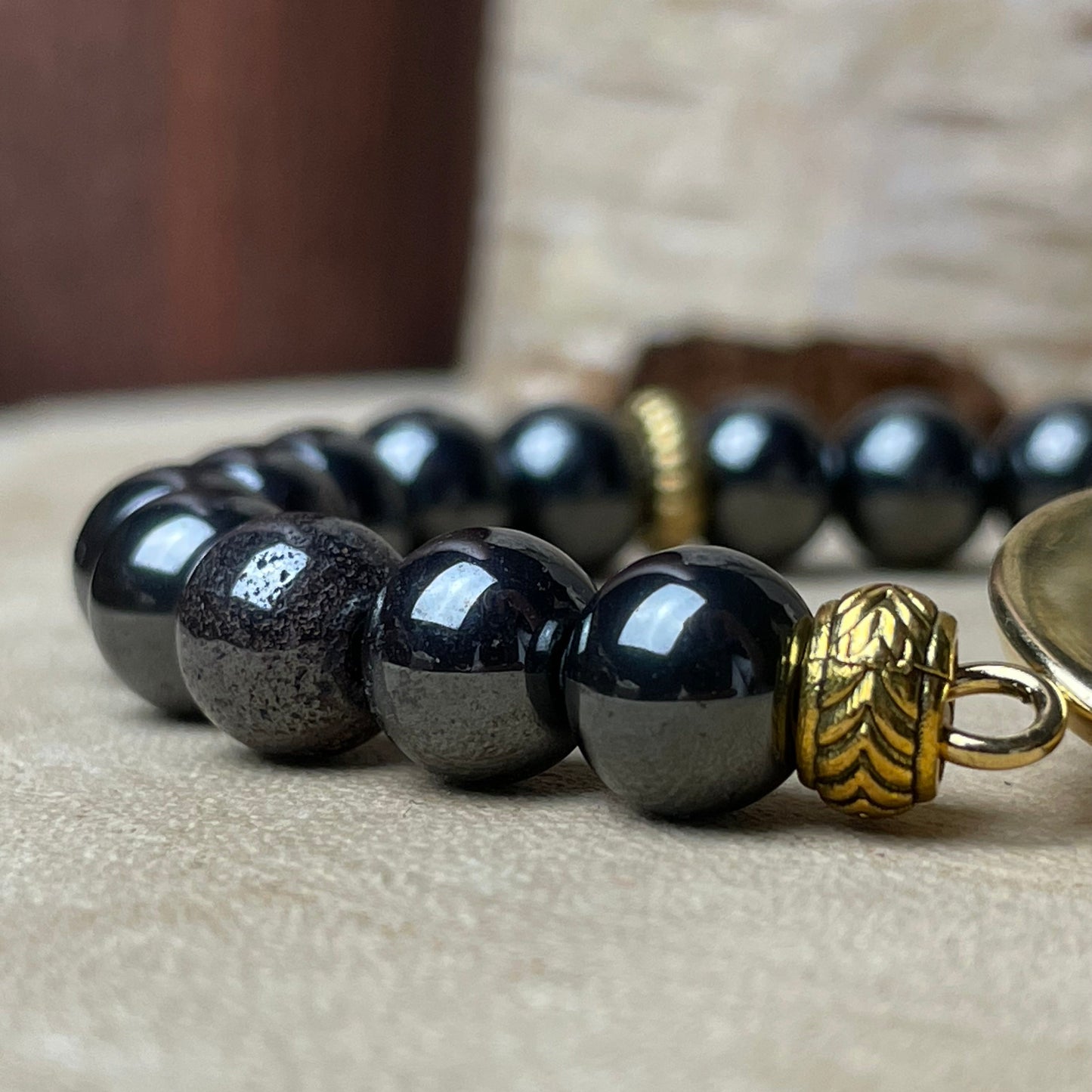 Bracelet personnalisé en Hématite naturelle – Médaillon photo 20 mm | Terre d’Acier