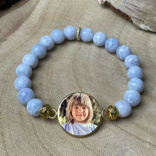 Bracelet personnalisé en Calcédoine naturelle – Médaillon photo 20 mm | Voix Douce