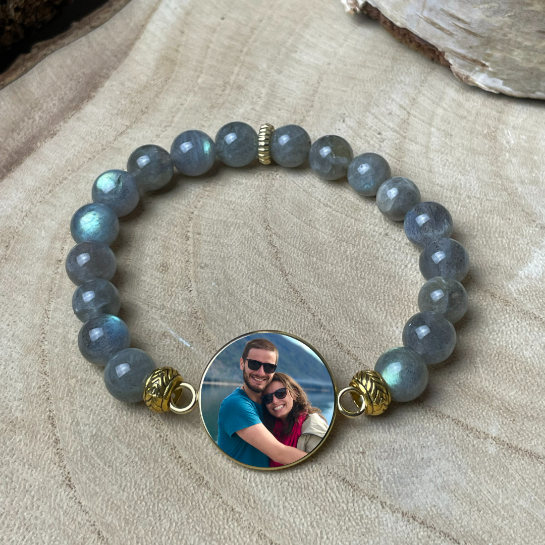 Bracelet personnalisé en Labradorite naturelle – Médaillon photo 20 mm | Lumière Intérieure