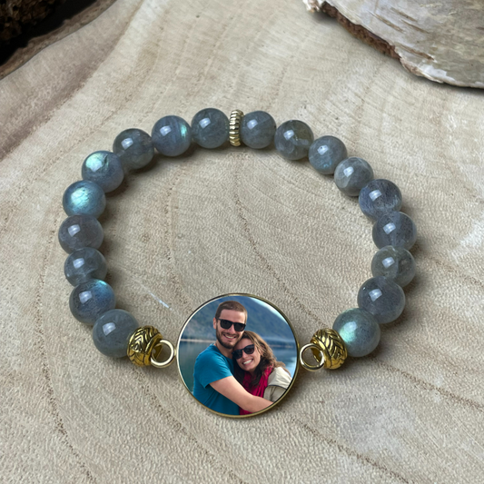 Bracelet personnalisé en Labradorite naturelle – Médaillon photo 20 mm | Lumière Intérieure