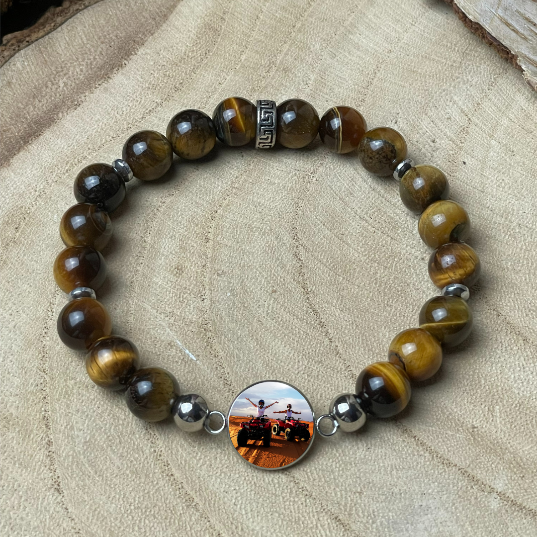 Bracelet personnalisé en Œil de Tigre naturelle – Médaillon photo 12 mm | Force Solaire