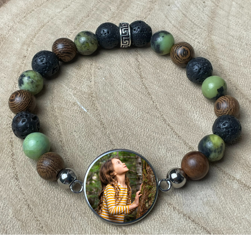 Bracelet personnalisé Chrysoprase Citron, Bois de Frêne & Pierre de Lave – Médaillon photo 20 mm | Esprit des Vosges