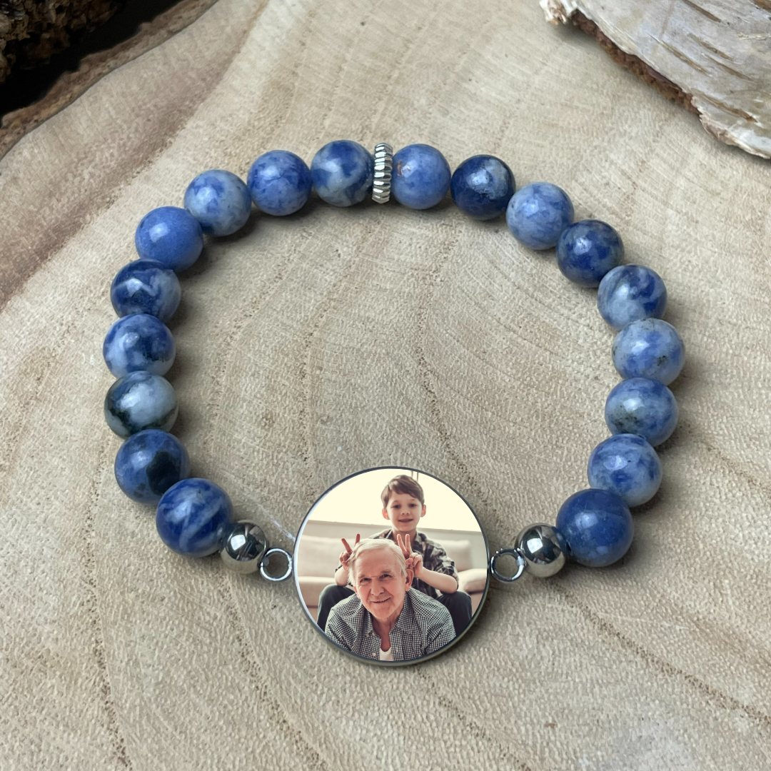 Bracelet personnalisé en Sodalite naturelle – Médaillon photo 20 mm | Clarté d’Esprit